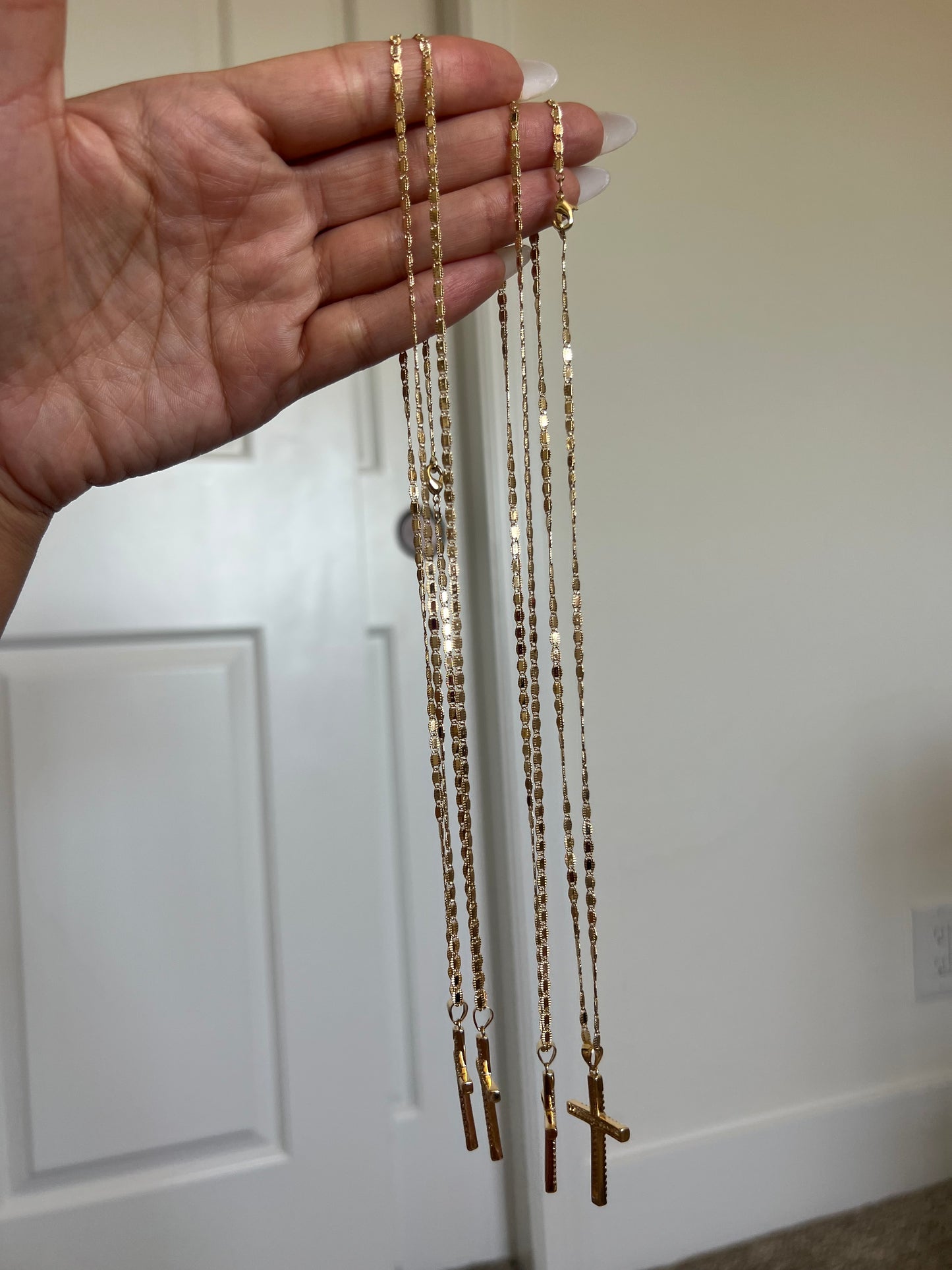 LUX GOLD CROSS NECKLACE